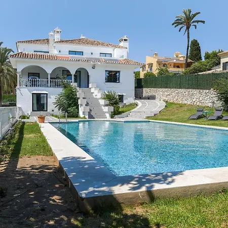 27 Nueva Andalucia Puerto Banus 别墅