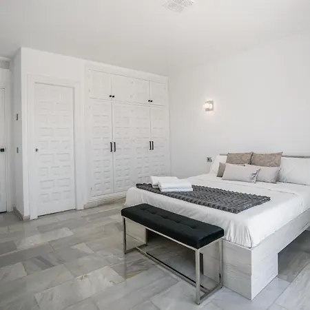 27 Nueva Andalucia Puerto Banus * 马尔韦利亚