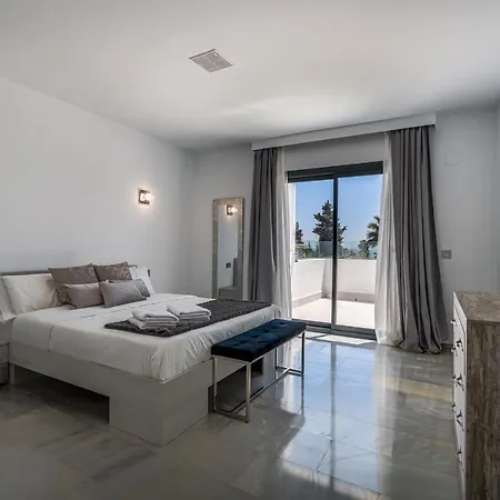 27 Nueva Andalucia Puerto Banus * 马尔韦利亚