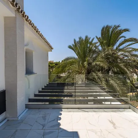 27 Nueva Andalucia Puerto Banus 别墅 *