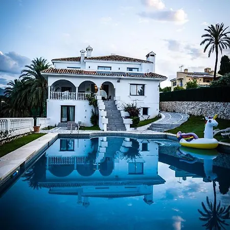 27 Nueva Andalucia Puerto Banus 别墅 *